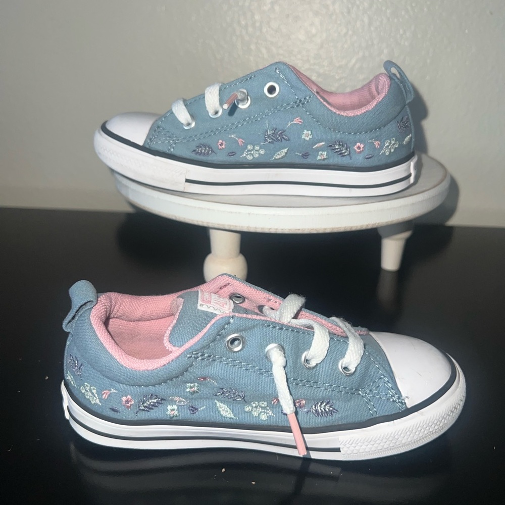 Little Girl Low Top Blue Floral Converse All Stars Sz 10